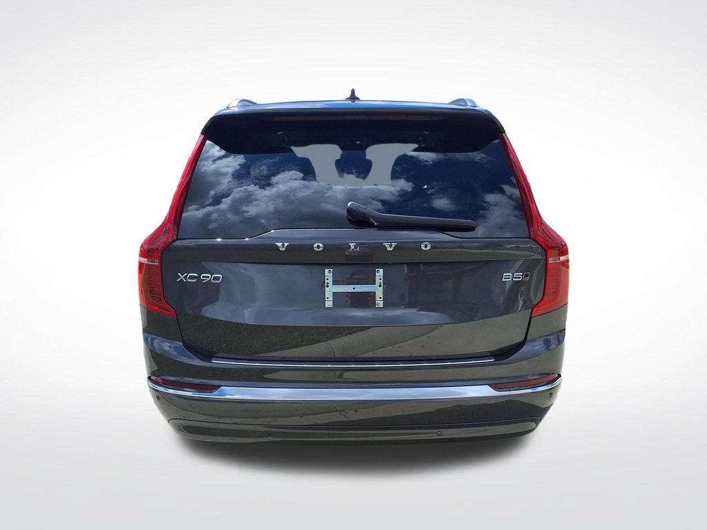 Certified 2025 Volvo XC90 B5 Core w/ Protection Package Premier AWD/4WD image 7