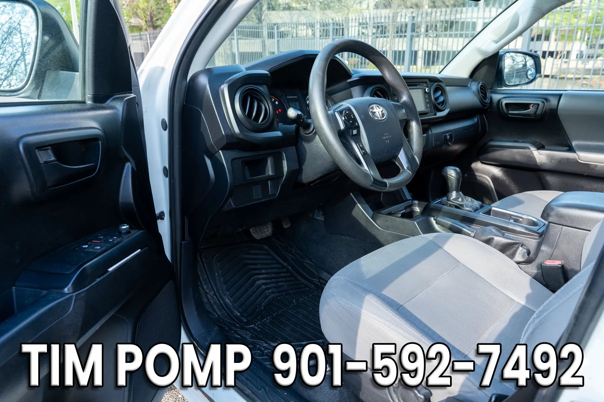Used 2017 Toyota Tacoma SR image 10