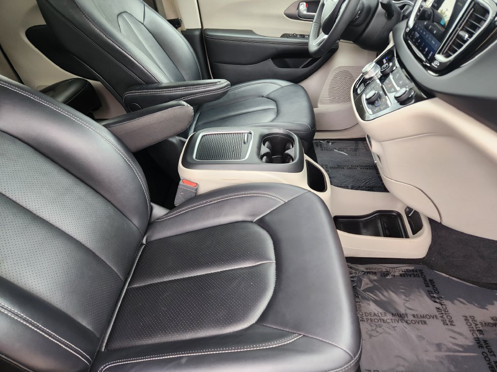 Used 2024 Chrysler Pacifica Touring-L FWD image 23