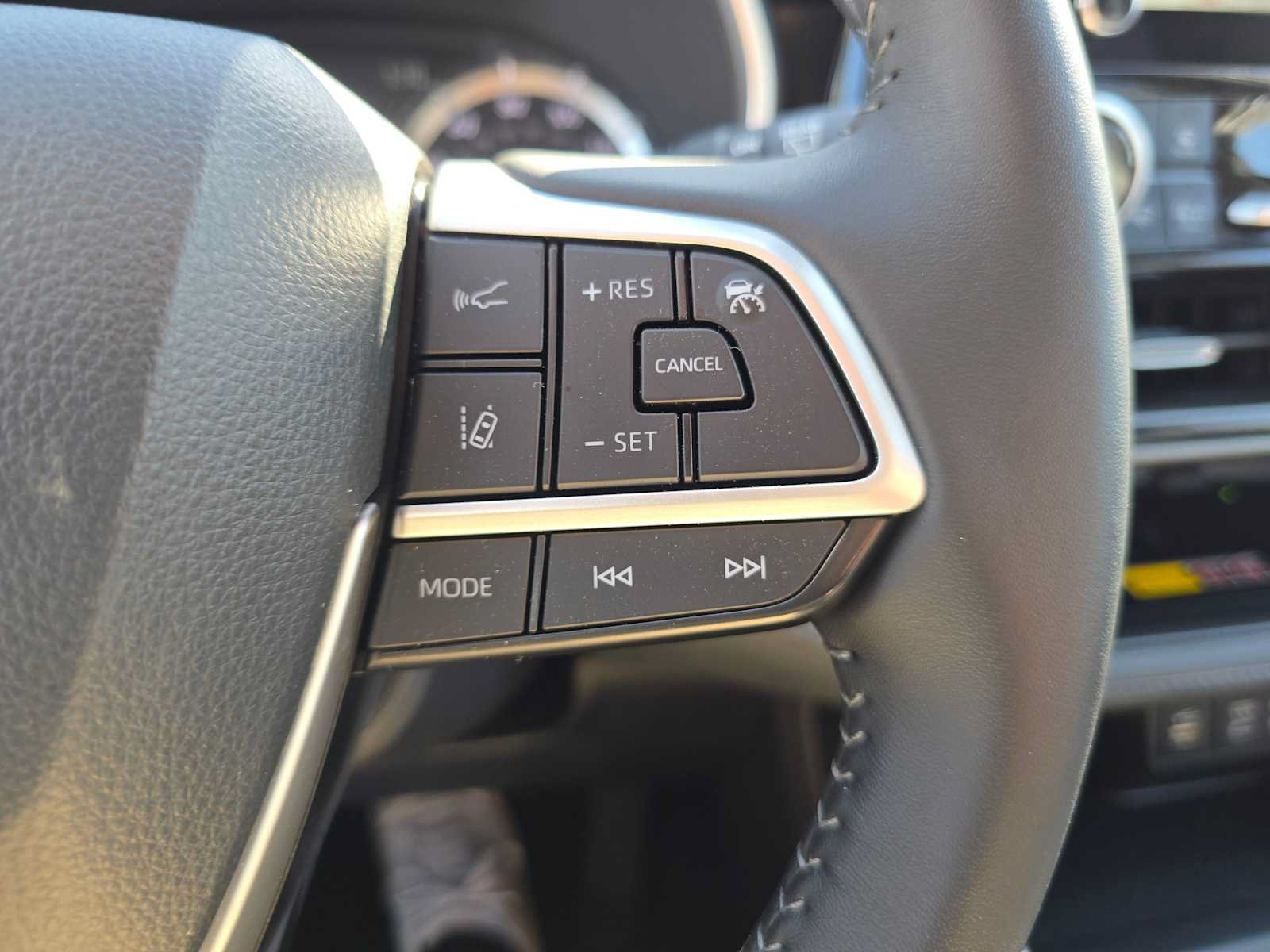 Used 2025 Toyota Highlander XLE image 31