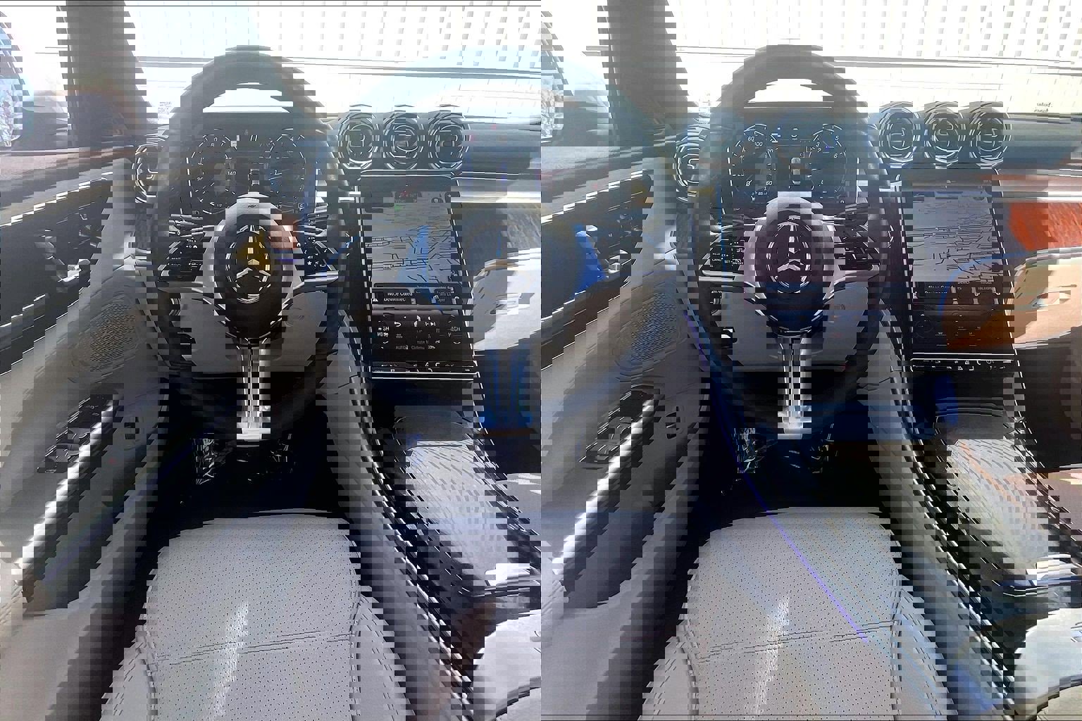 Used 2023 Mercedes-Benz C 300 4MATIC Sedan w/ Exclusive Trim Package image 6