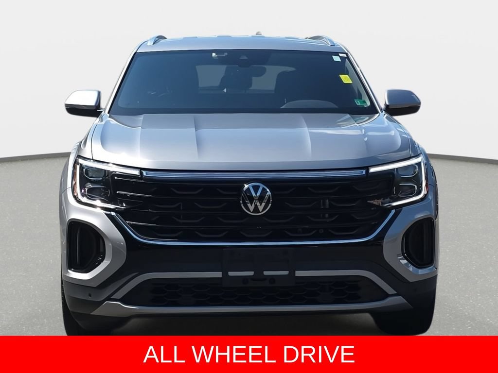 Used 2025 Volkswagen Atlas Cross Sport SE AWD/4WD image 2
