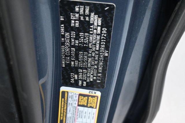 Used 2024 Kia Carnival EX FWD image 20