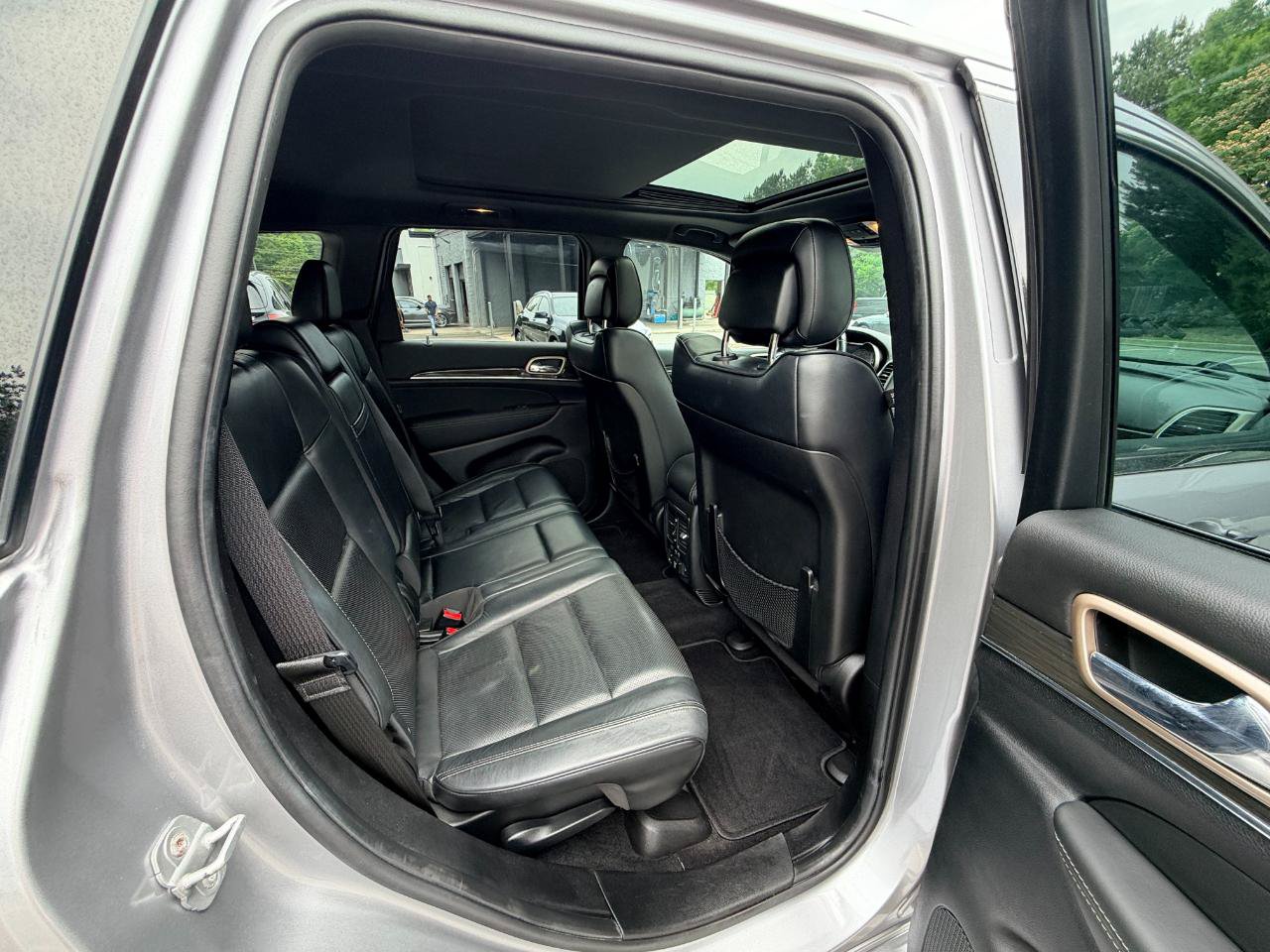 Used 2014 Jeep Grand Cherokee Overland AWD/4WD image 12