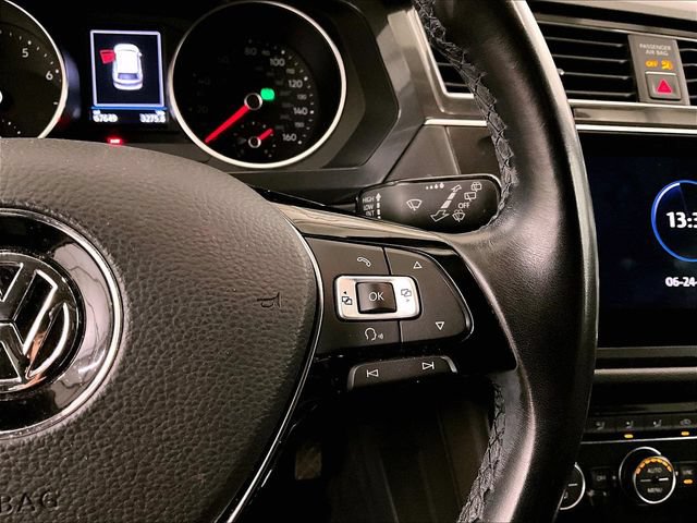 Used 2018 Volkswagen Tiguan SEL FWD image 18