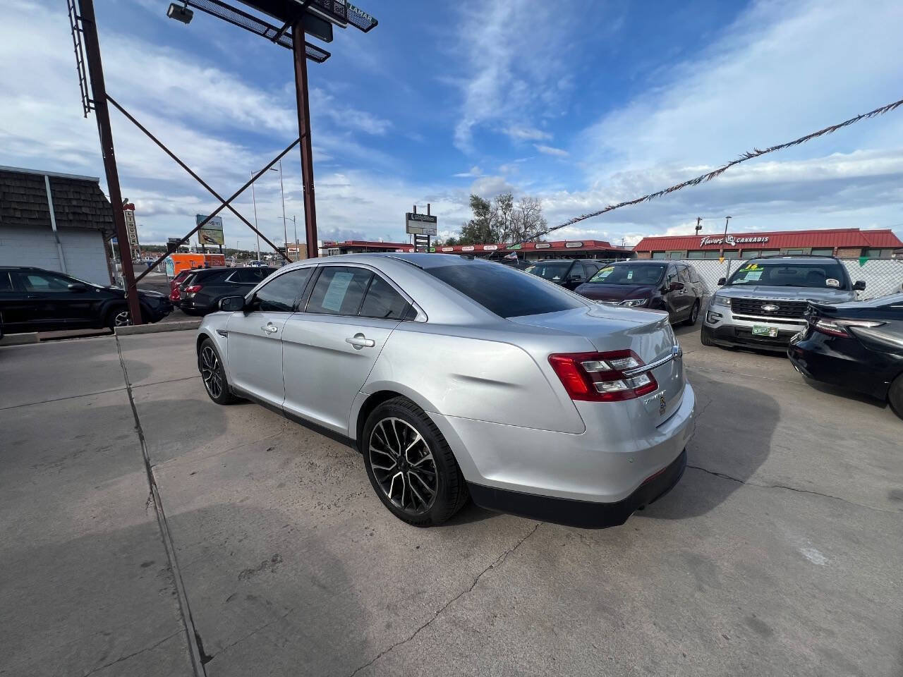 Used 2018 Ford Taurus SEL w/ Equipment Group 201A FWD image 5