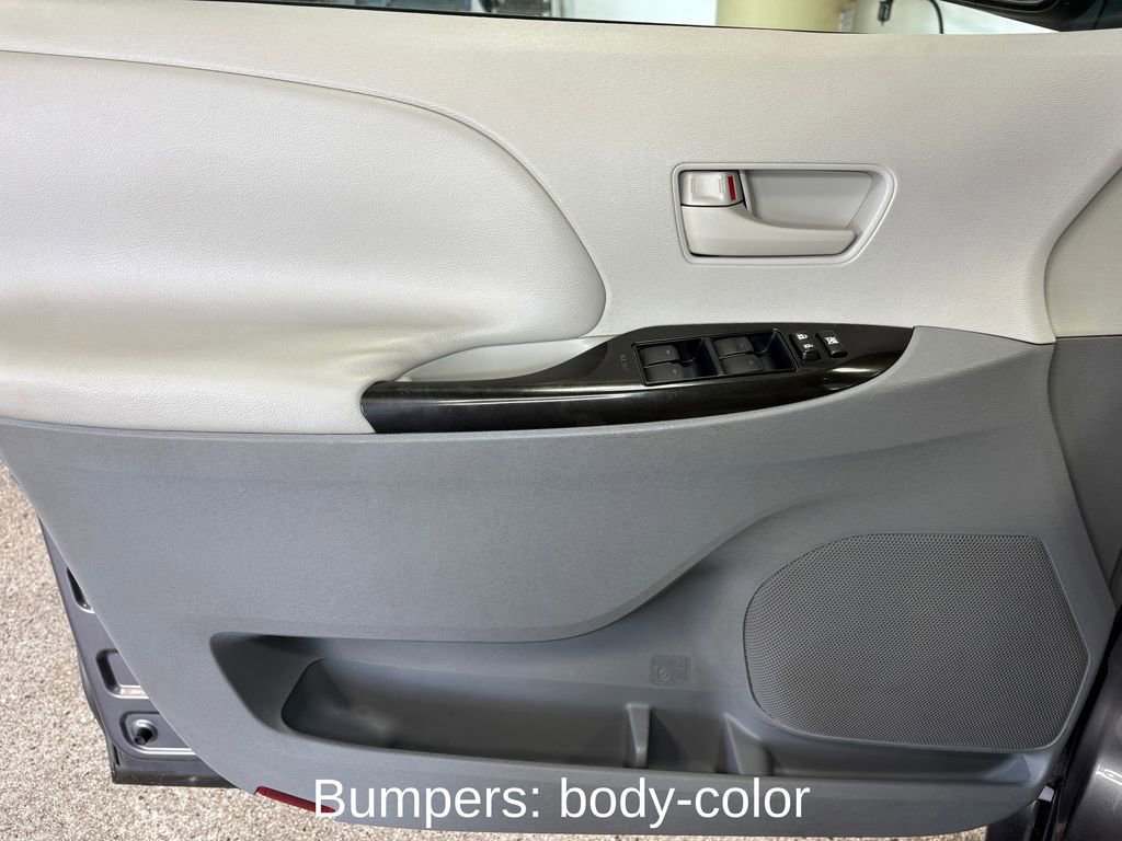 Used 2011 Toyota Sienna LE w/ Towing Pkg FWD image 10