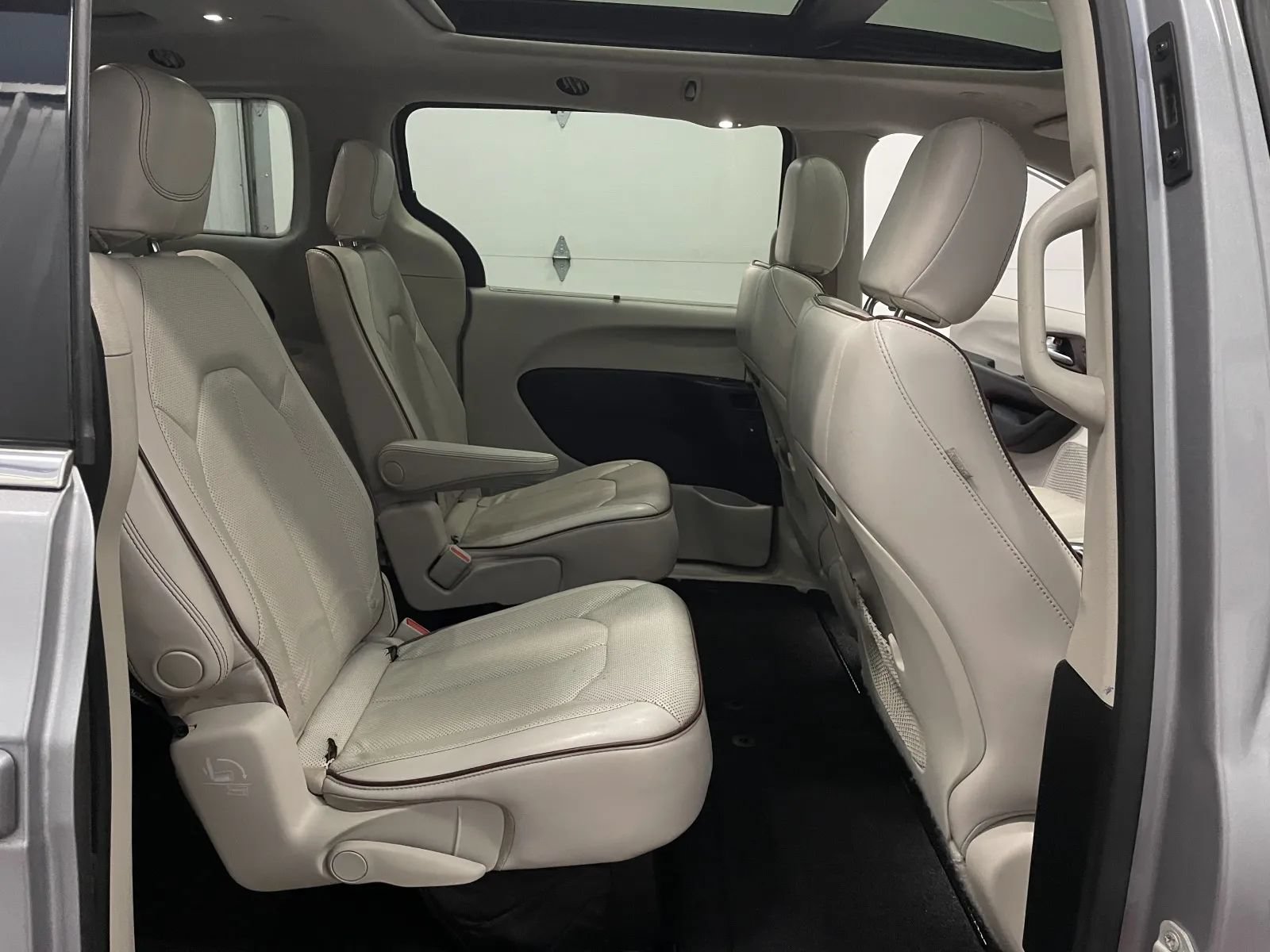 Used 2020 Chrysler Pacifica Limited FWD image 41