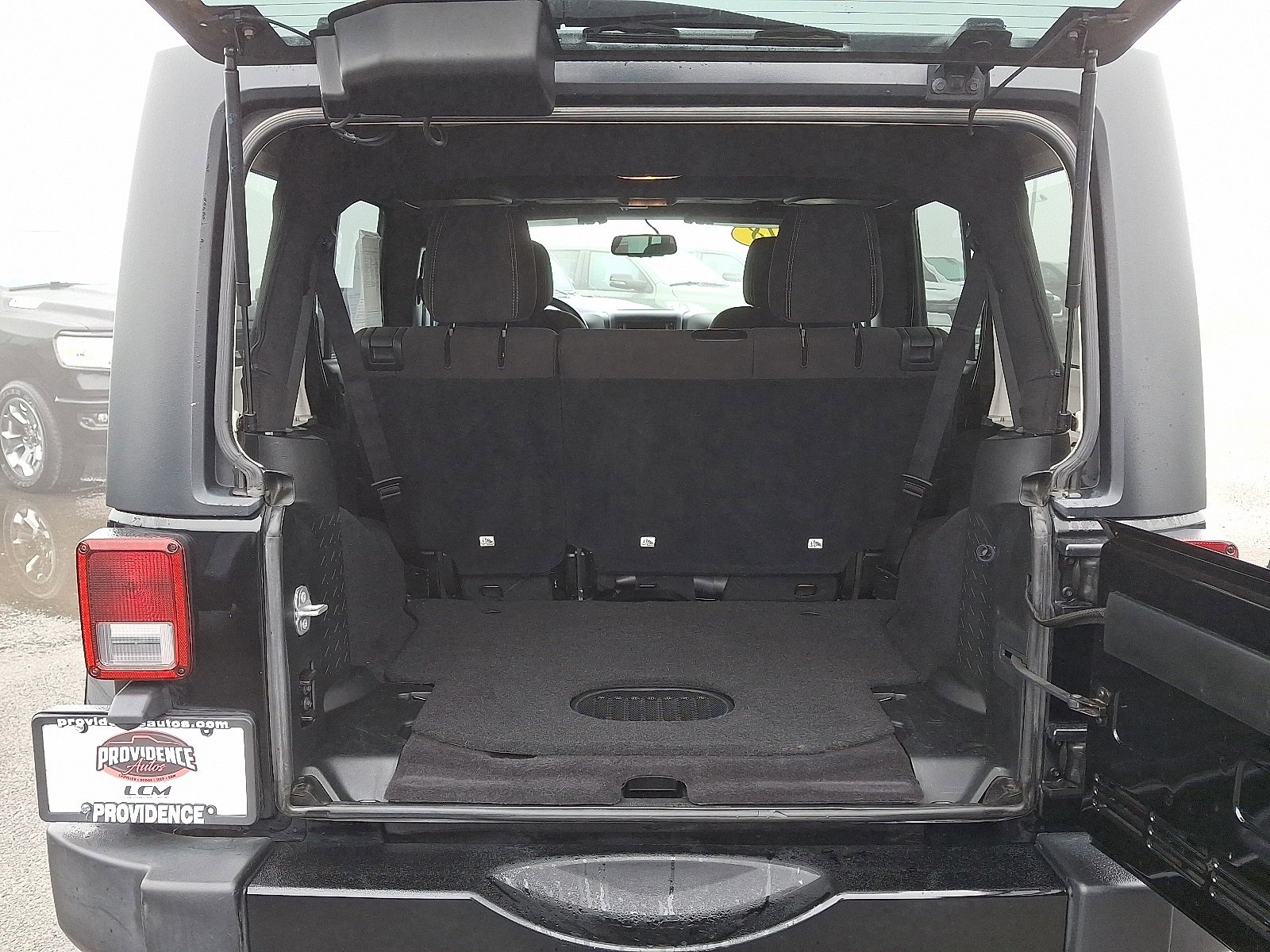 Used 2018 Jeep Wrangler Unlimited Sahara w/ Connectivity Group image 28