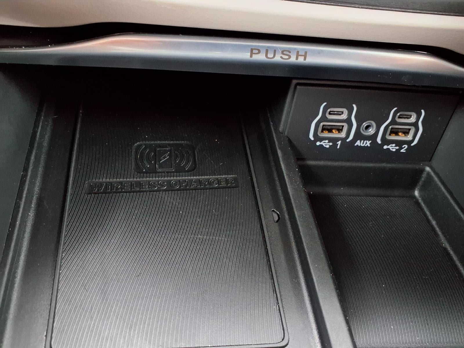 Certified 2021 Chrysler Pacifica Limited AWD/4WD image 9