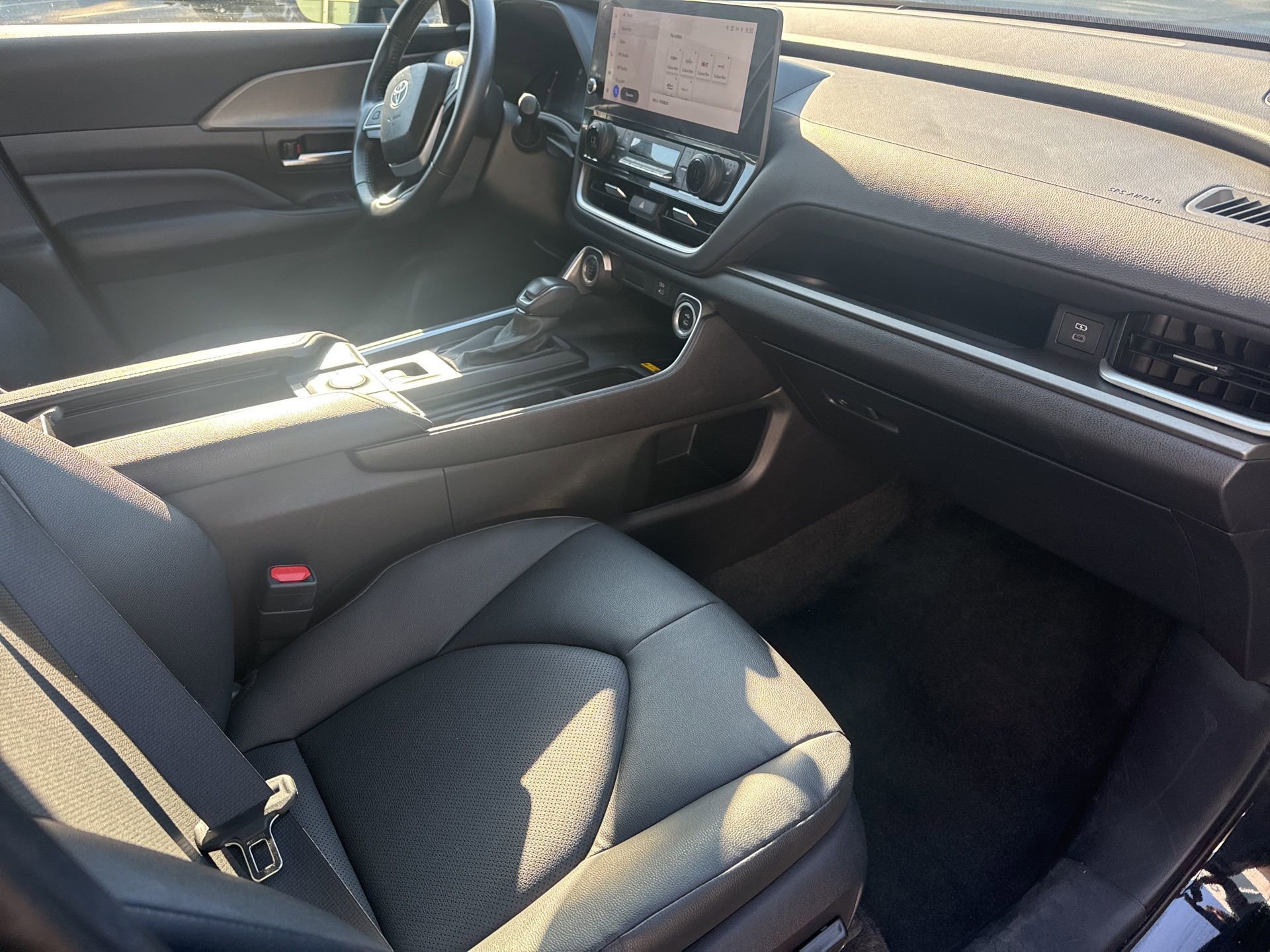 Used 2024 Toyota Grand Highlander XLE image 2