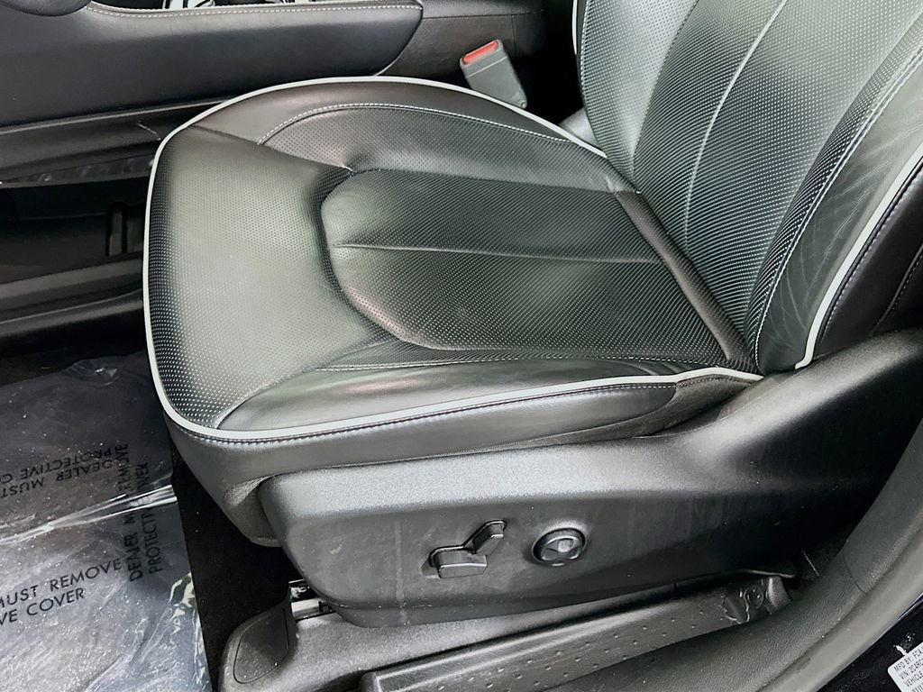 Used 2025 Chrysler Pacifica Limited FWD image 27