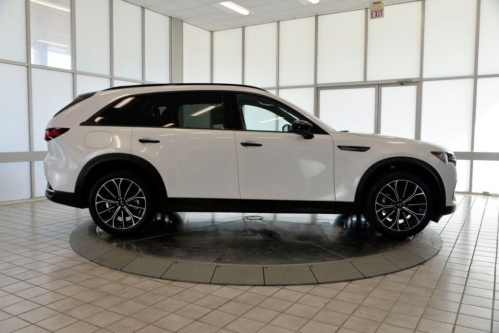 Certified 2025 MAZDA CX-70 Plug-In Hybrid w/ Premium Plus AWD/4WD image 9
