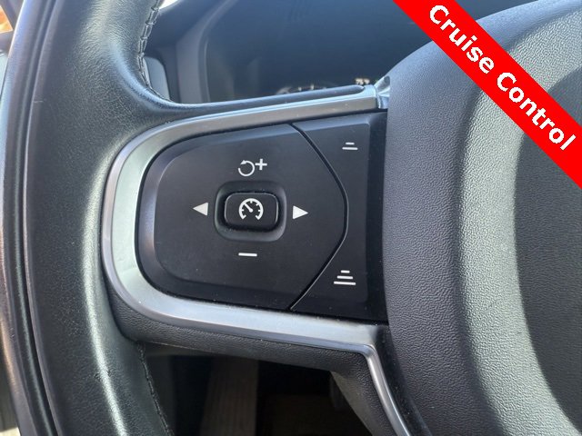 Used 2018 Volvo XC60 T6 Momentum w/ Convenience Package image 29