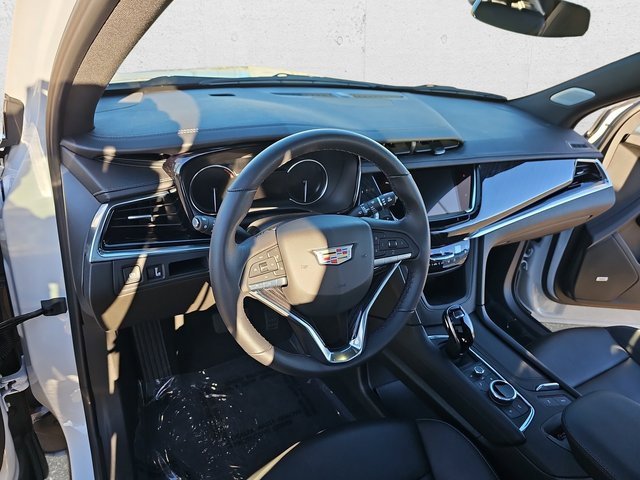 Used 2025 Cadillac XT6 Premium Luxury w/ LPO, Floor Liner Package image 18