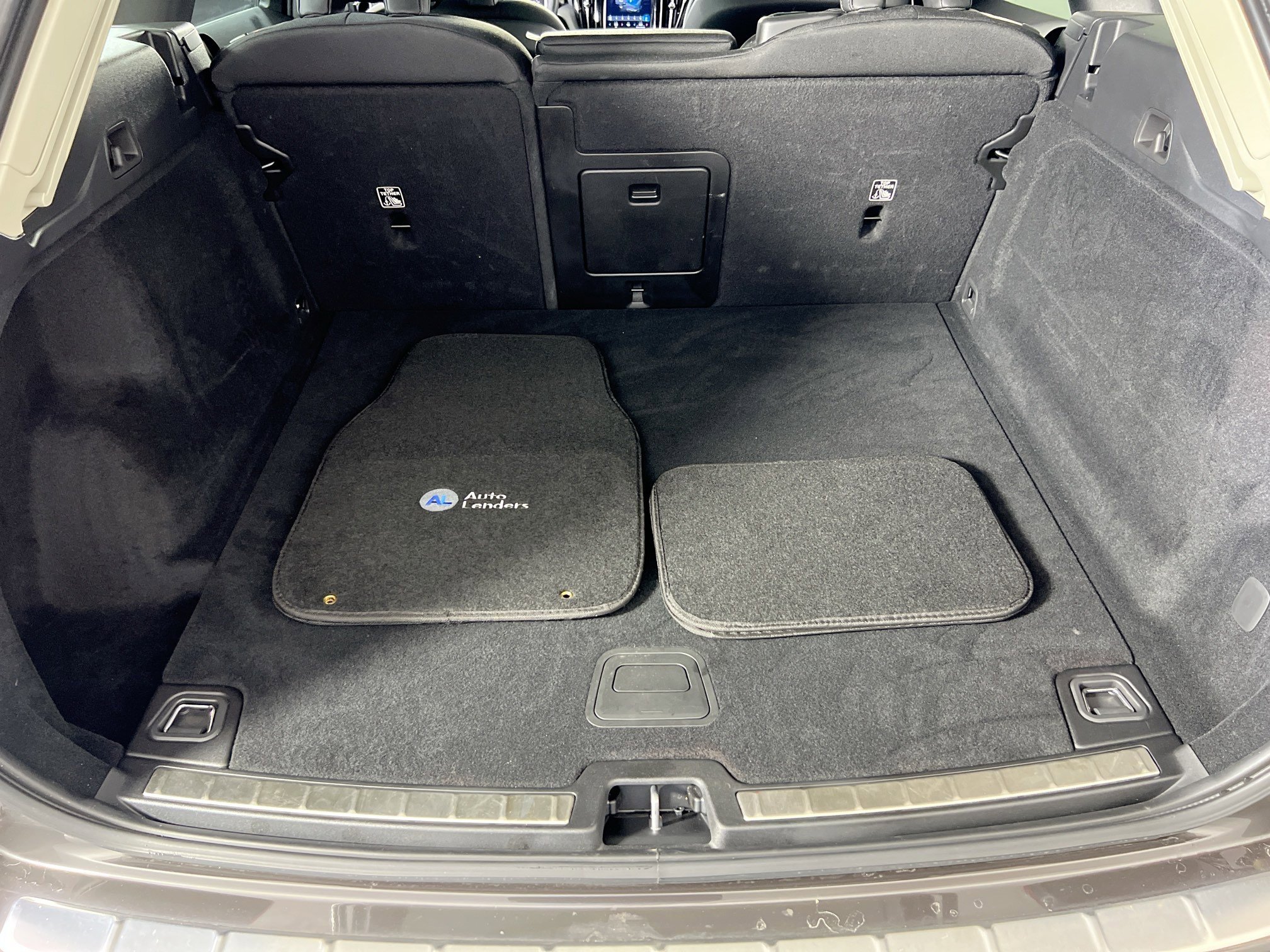 Used 2022 Volvo XC60 B5 Momentum image 25