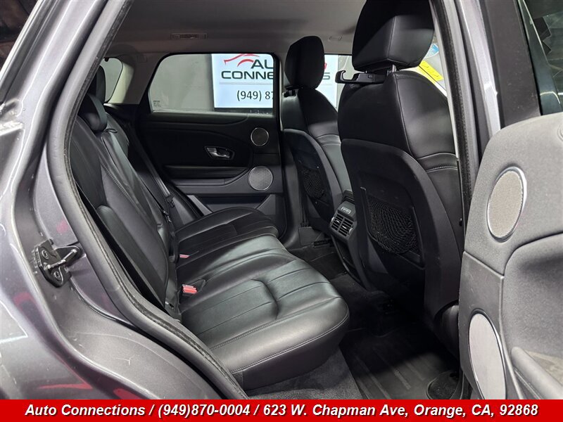 Used 2019 Land Rover Range Rover Evoque SE AWD/4WD image 8