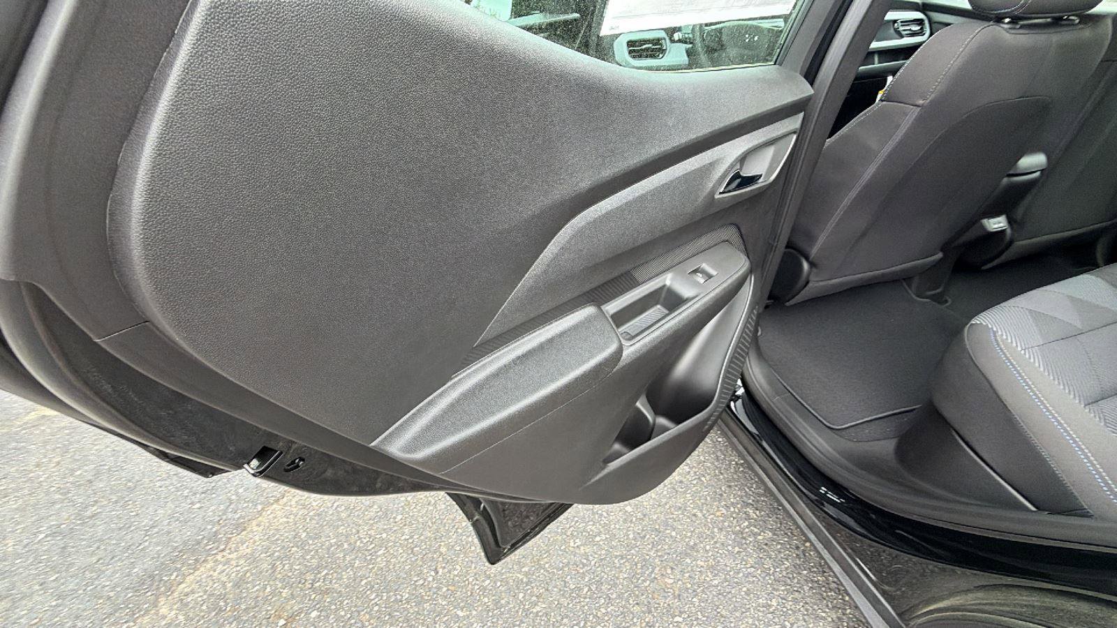 New 2027 Chevrolet Bolt LT w/ Comfort Package FWD image 15