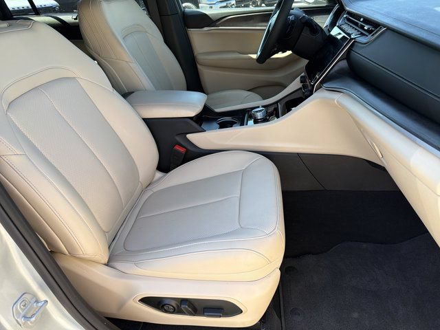 Certified 2025 Jeep Grand Cherokee L Limited w/ Luxury Tech Group II AWD/4WD image 14