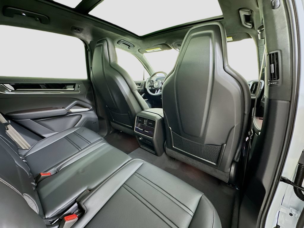 New 2026 Porsche Cayenne Turbo AWD/4WD image 30