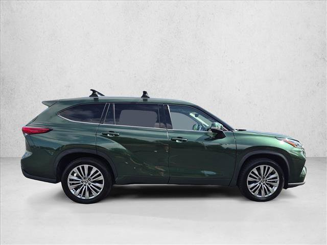 Used 2023 Toyota Highlander Platinum FWD image 4