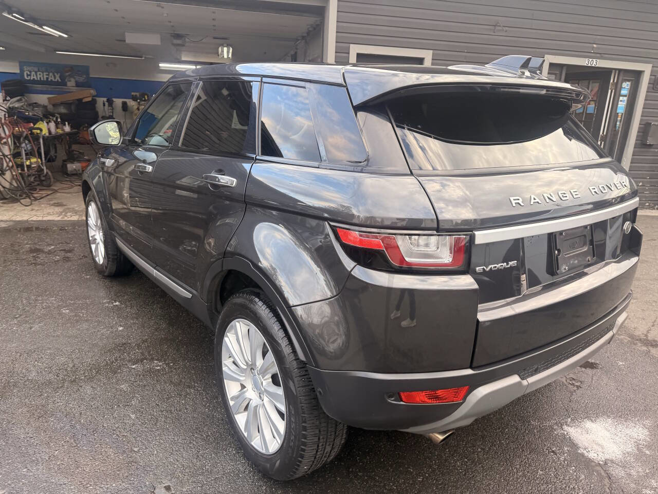 Used 2017 Land Rover Range Rover Evoque HSE AWD/4WD image 7