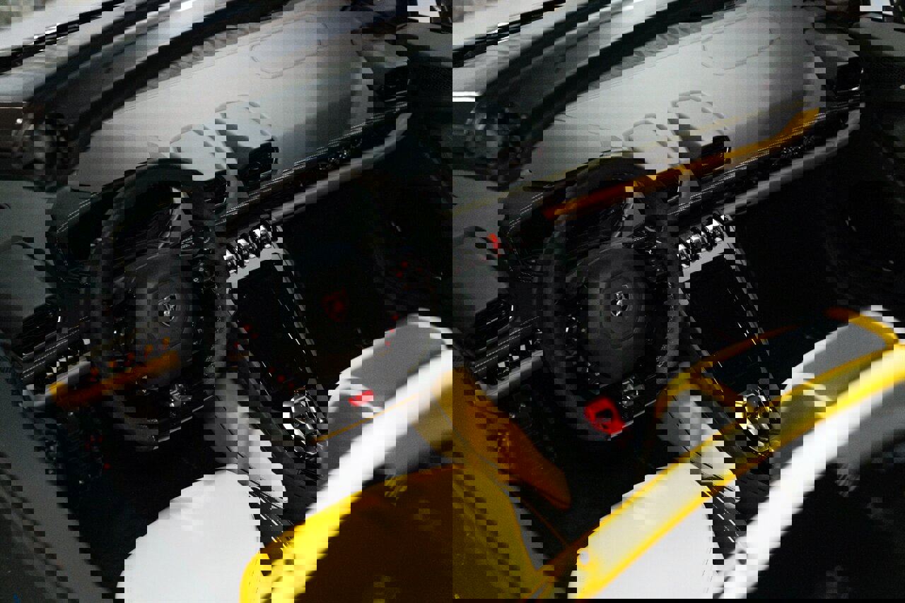 Used 2023 Lamborghini Huracan EVO image 15