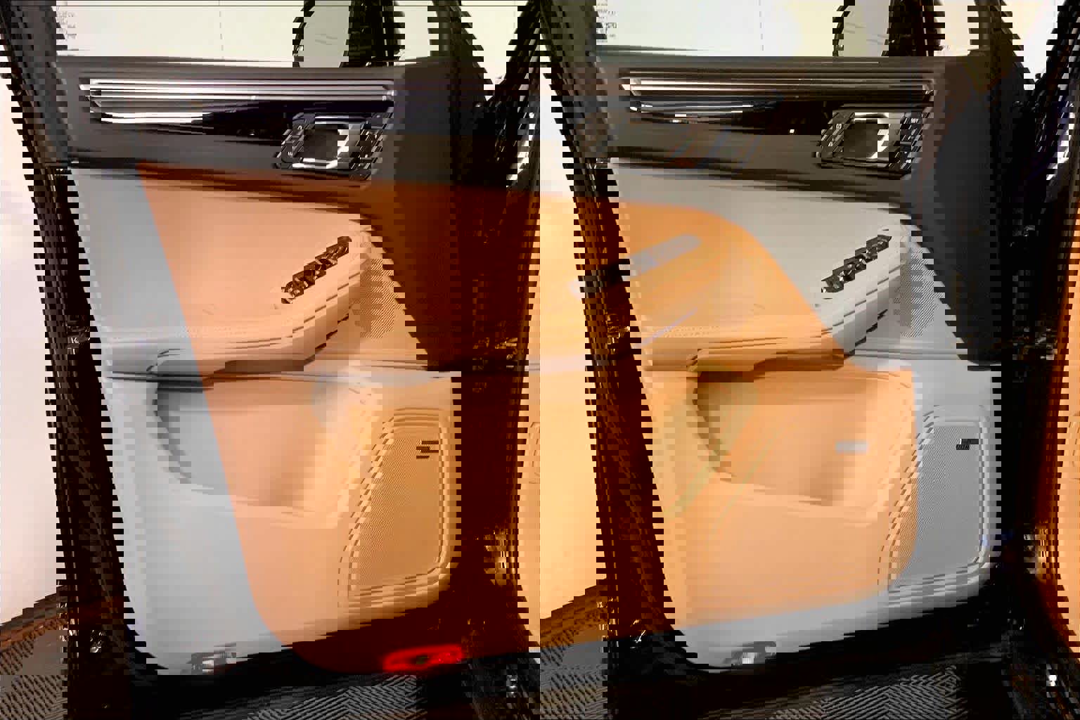 Used 2025 Porsche Macan image 25