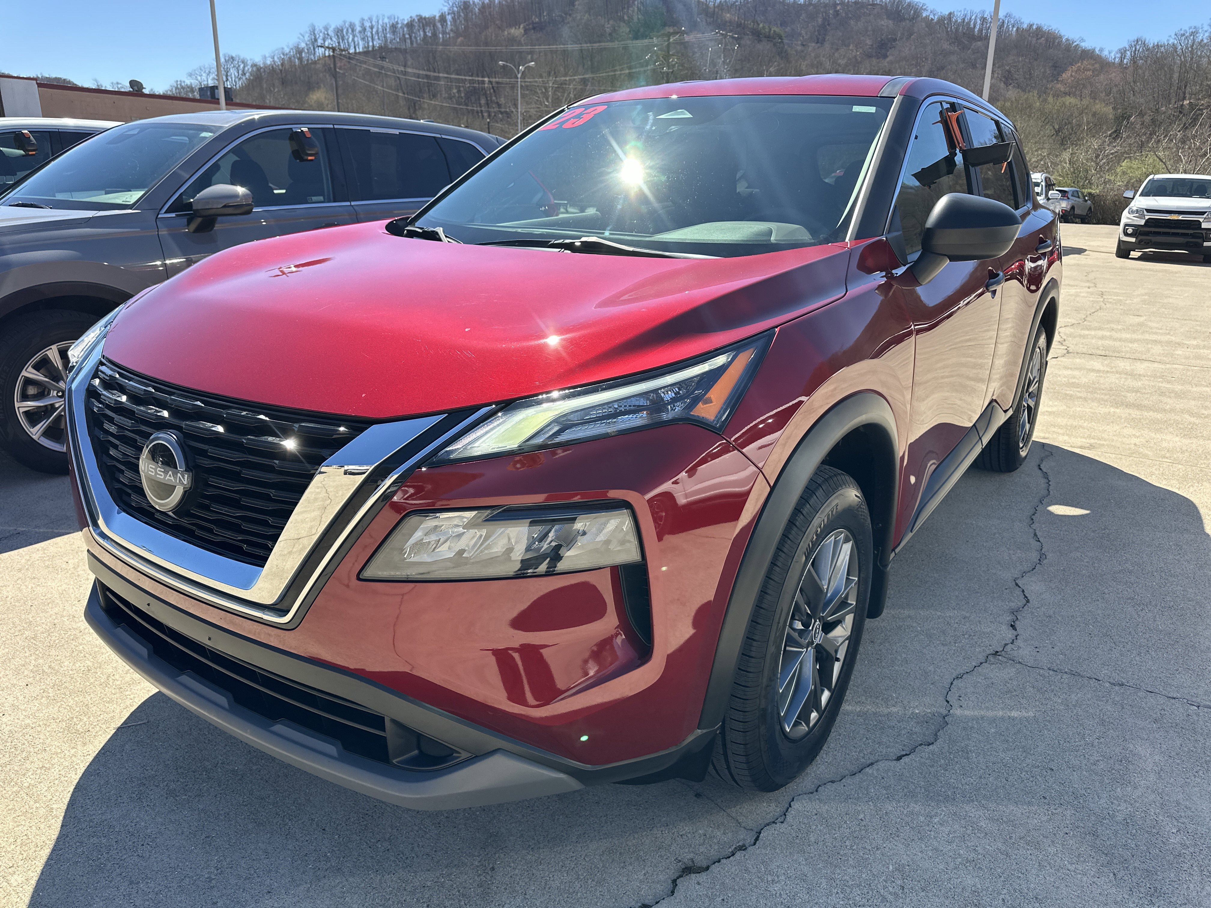 Used 2023 Nissan Rogue S image 11