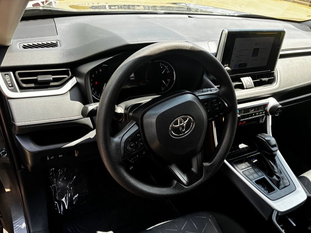 Used 2025 Toyota RAV4 XLE AWD/4WD image 19