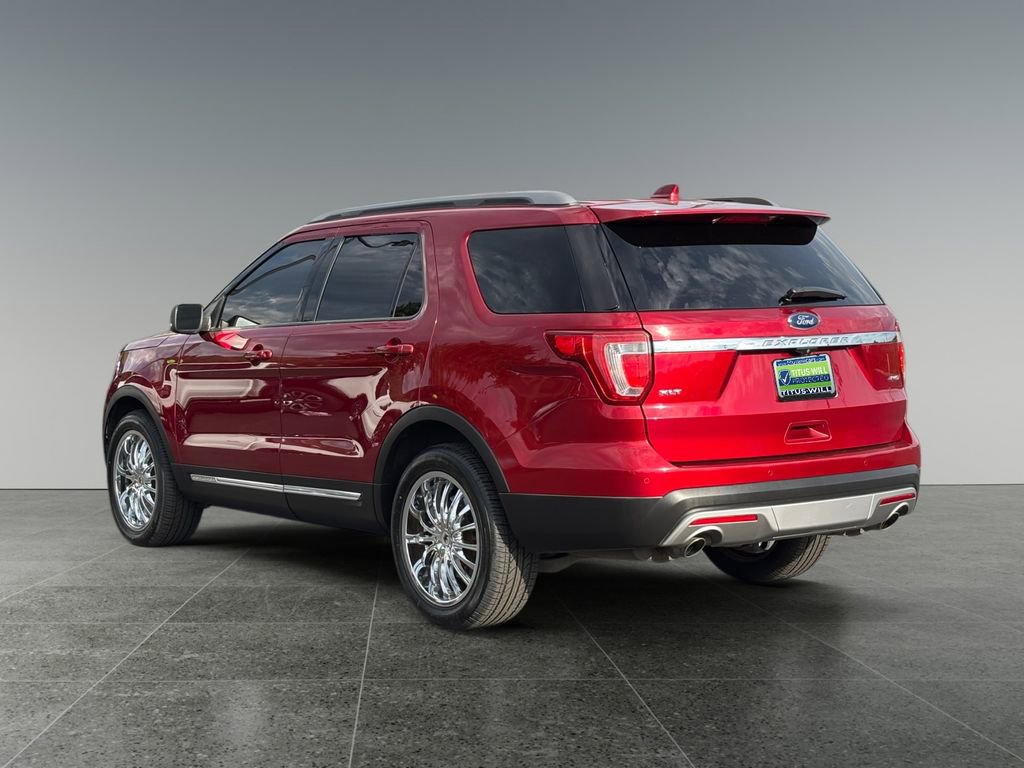 Used 2017 Ford Explorer XLT w/ Equipment Group 202A AWD/4WD image 8