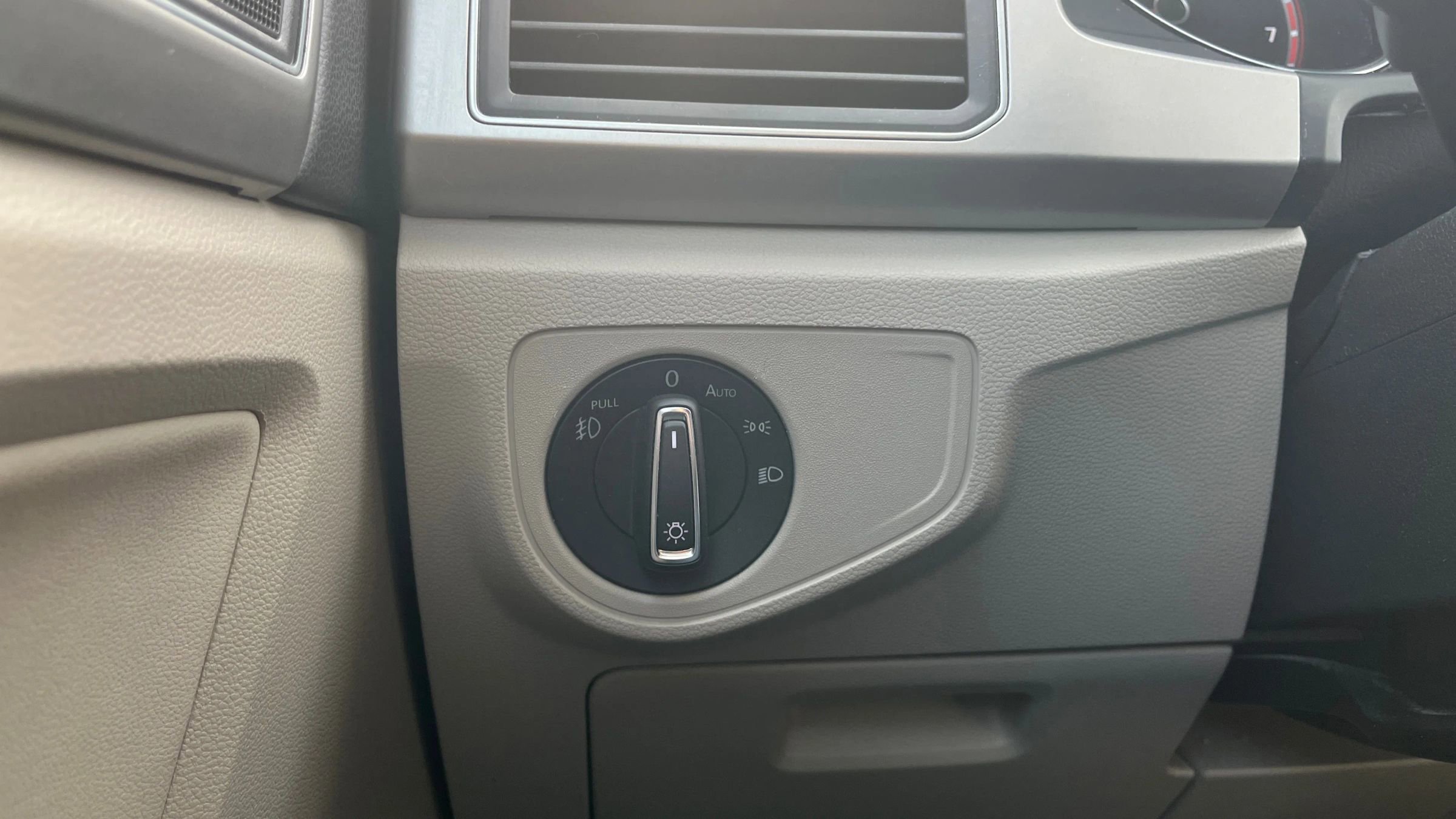 Used 2018 Volkswagen Atlas SE image 21