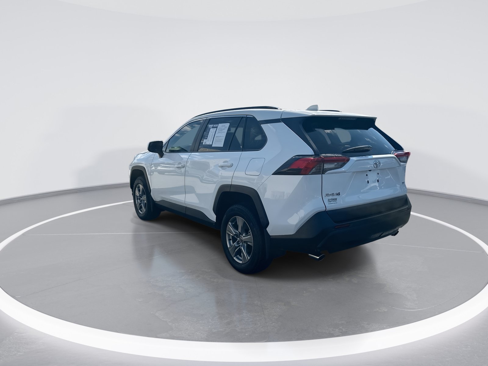 Used 2025 Toyota RAV4 XLE w/ Convenience Package FWD image 7