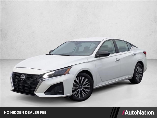 Used 2024 Nissan Altima 2.5 SV FWD image 1