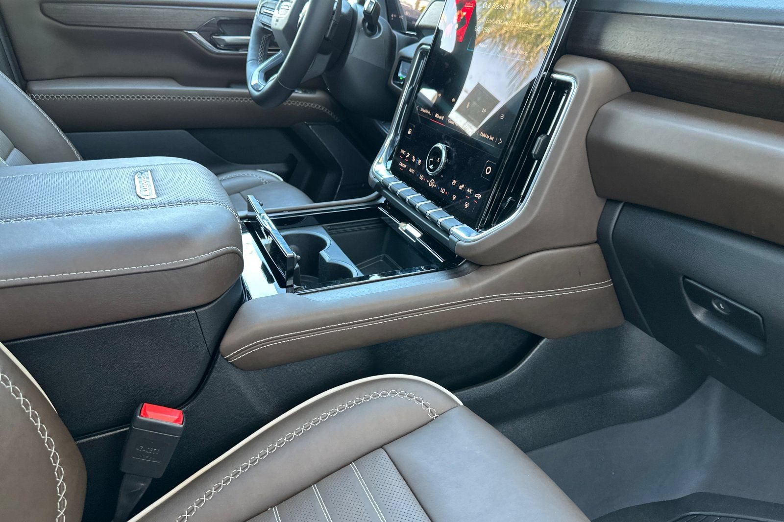 Certified 2026 GMC Yukon Denali Ultimate AWD/4WD image 18
