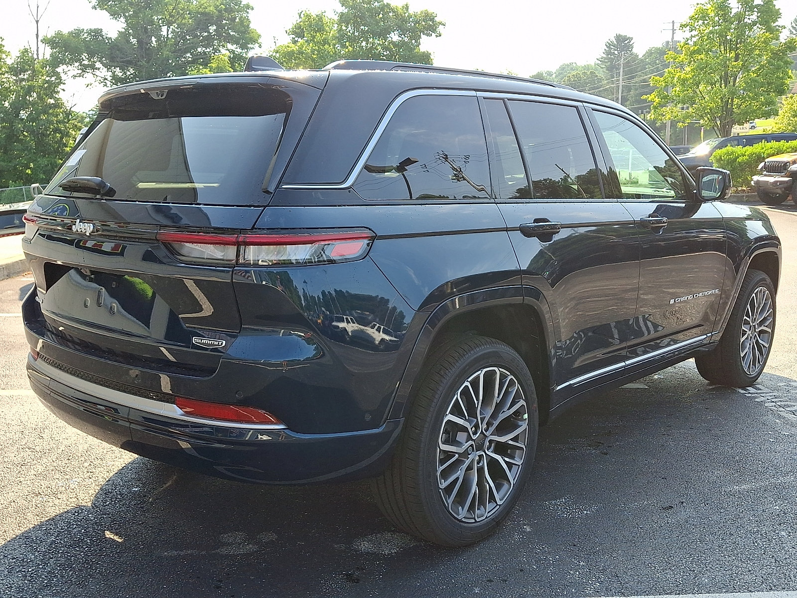 New 2026 Jeep Grand Cherokee Summit AWD/4WD image 3