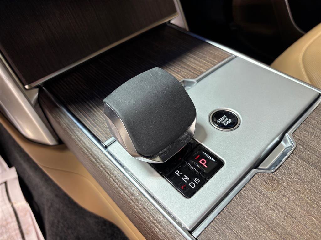 Used 2025 Land Rover Range Rover Long Wheelbase SE image 15