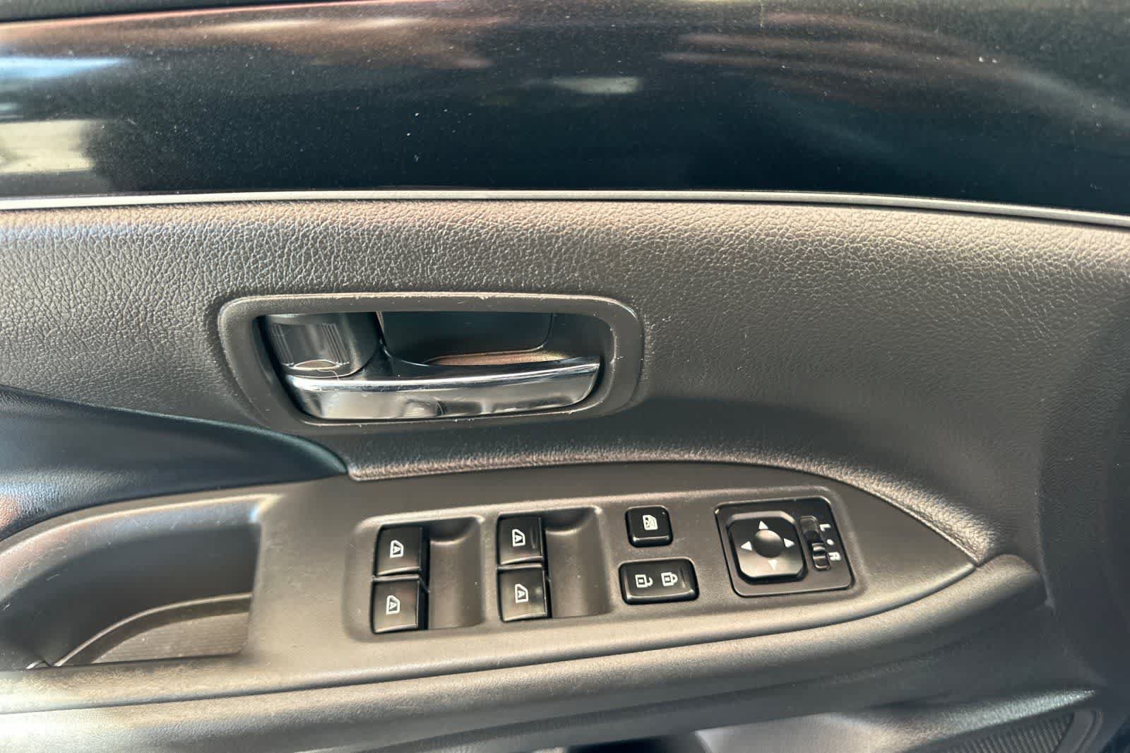 Used 2020 Mitsubishi Outlander SE AWD/4WD image 13