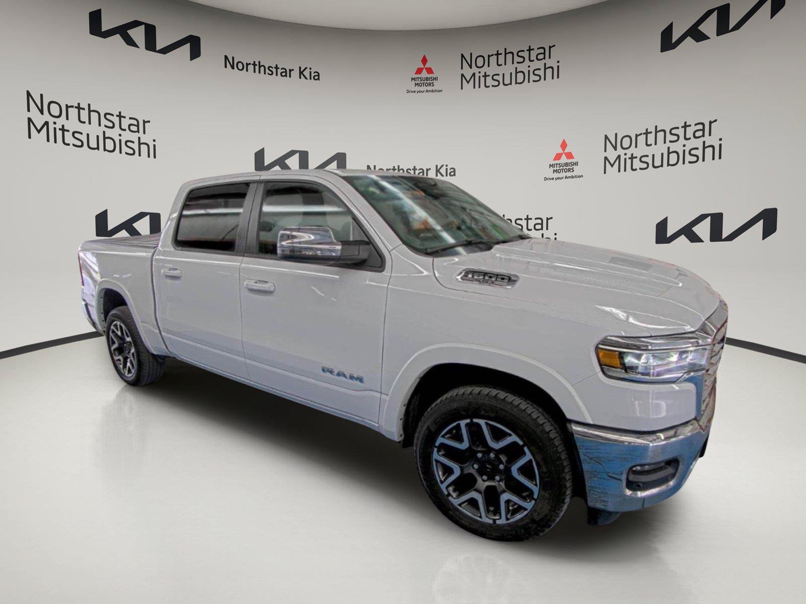 Used 2025 RAM 1500 Laramie AWD/4WD image 5