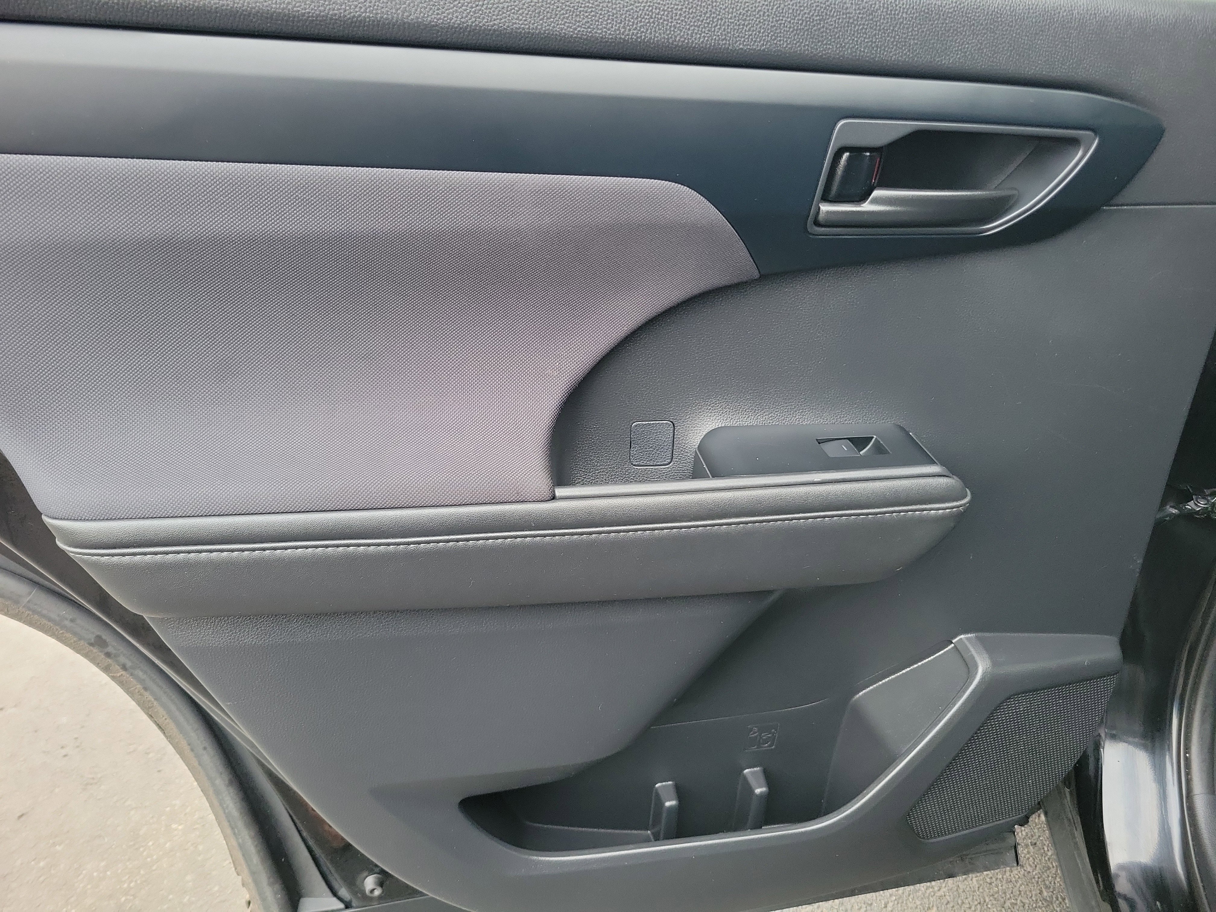 Certified 2020 Toyota Highlander LE image 31