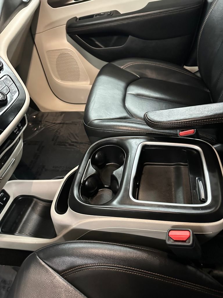 Used 2018 Chrysler Pacifica Touring-L Plus w/ Advanced Safetytec Group image 17