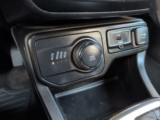 Used 2021 Jeep Renegade Latitude AWD/4WD image 32