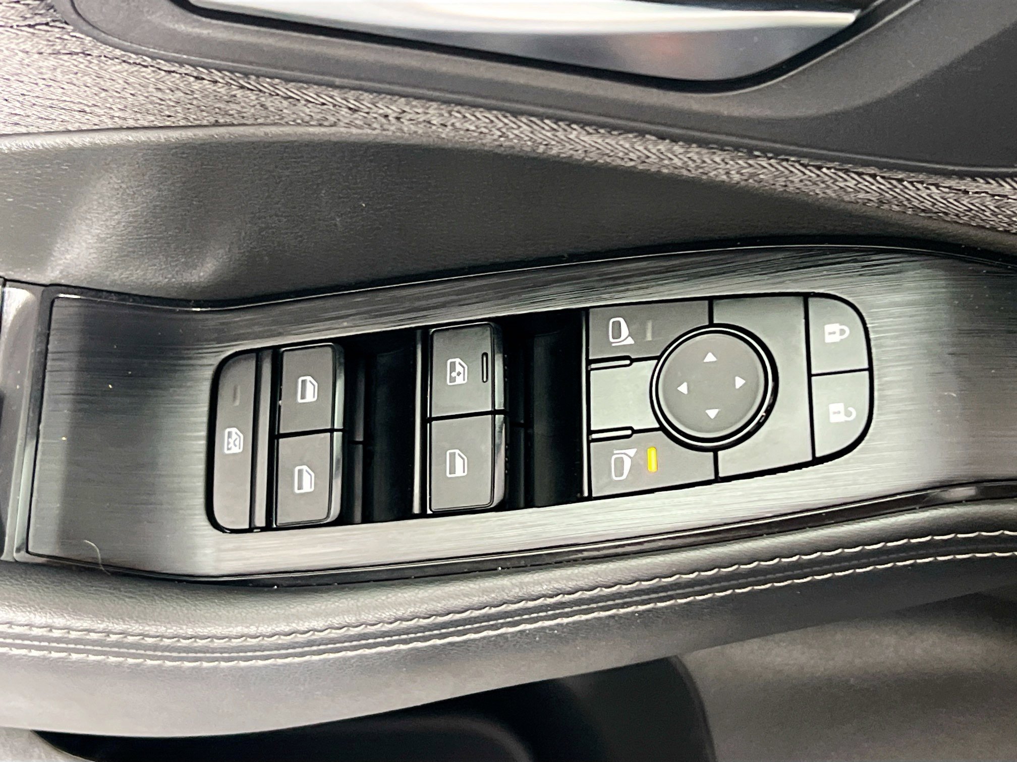 Used 2023 Nissan Rogue SV FWD image 16