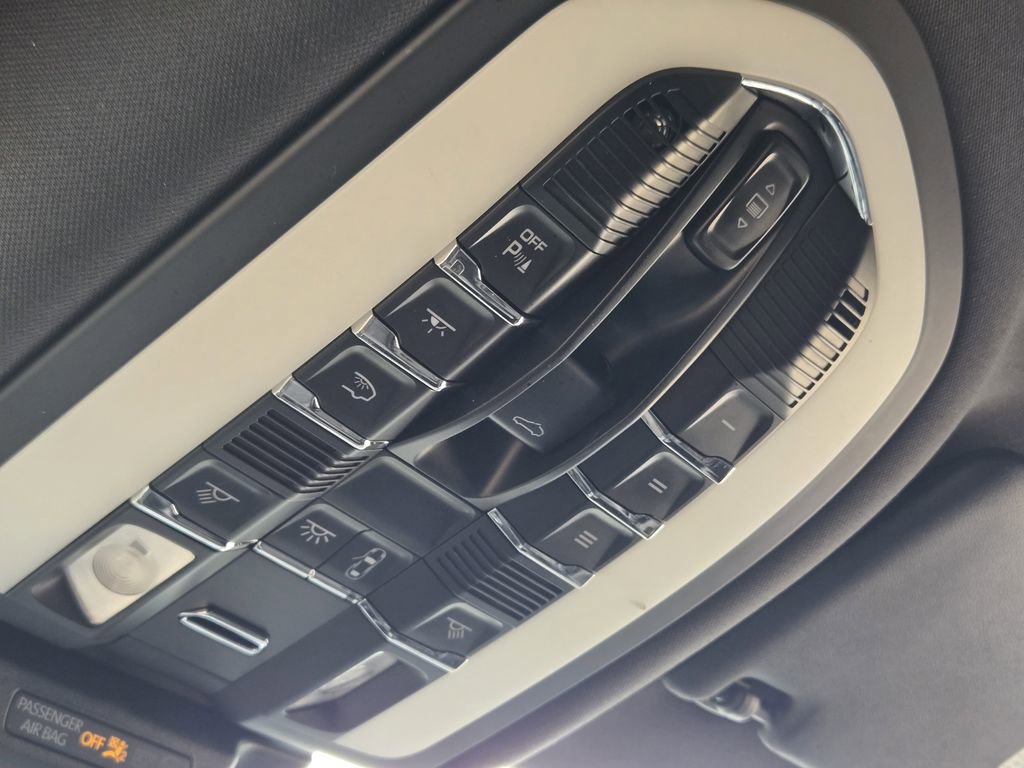 Used 2020 Porsche Macan Base image 33