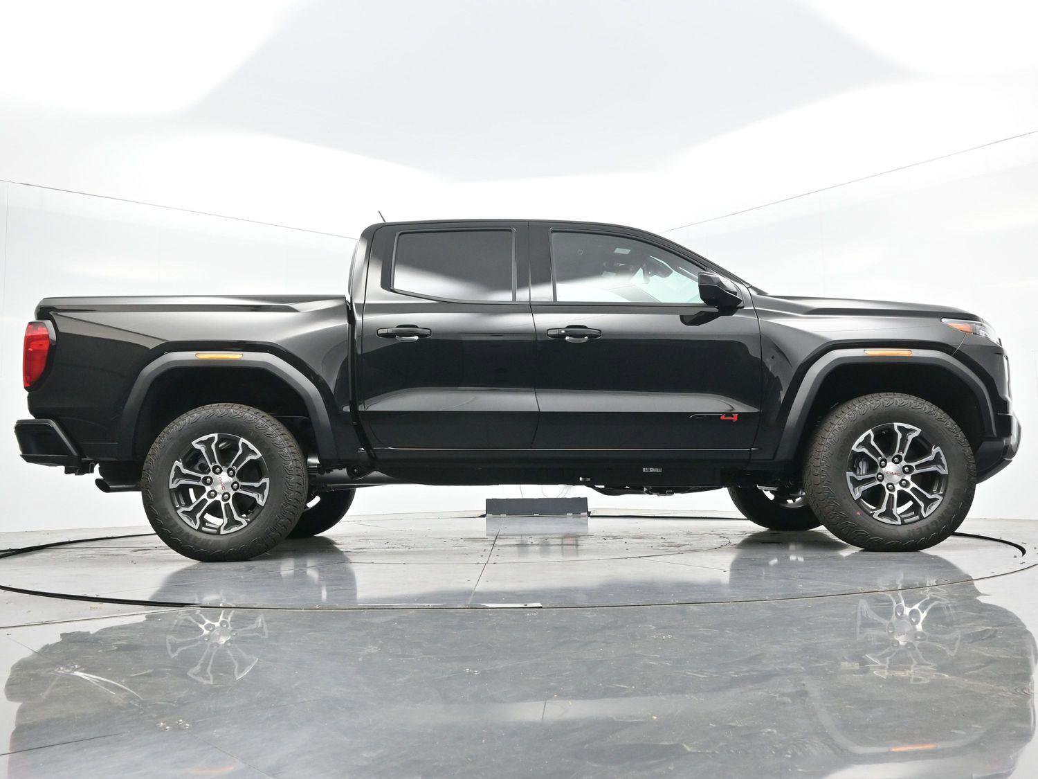 Used 2025 GMC Canyon AT4 w/ Technology Plus Package AWD/4WD image 56