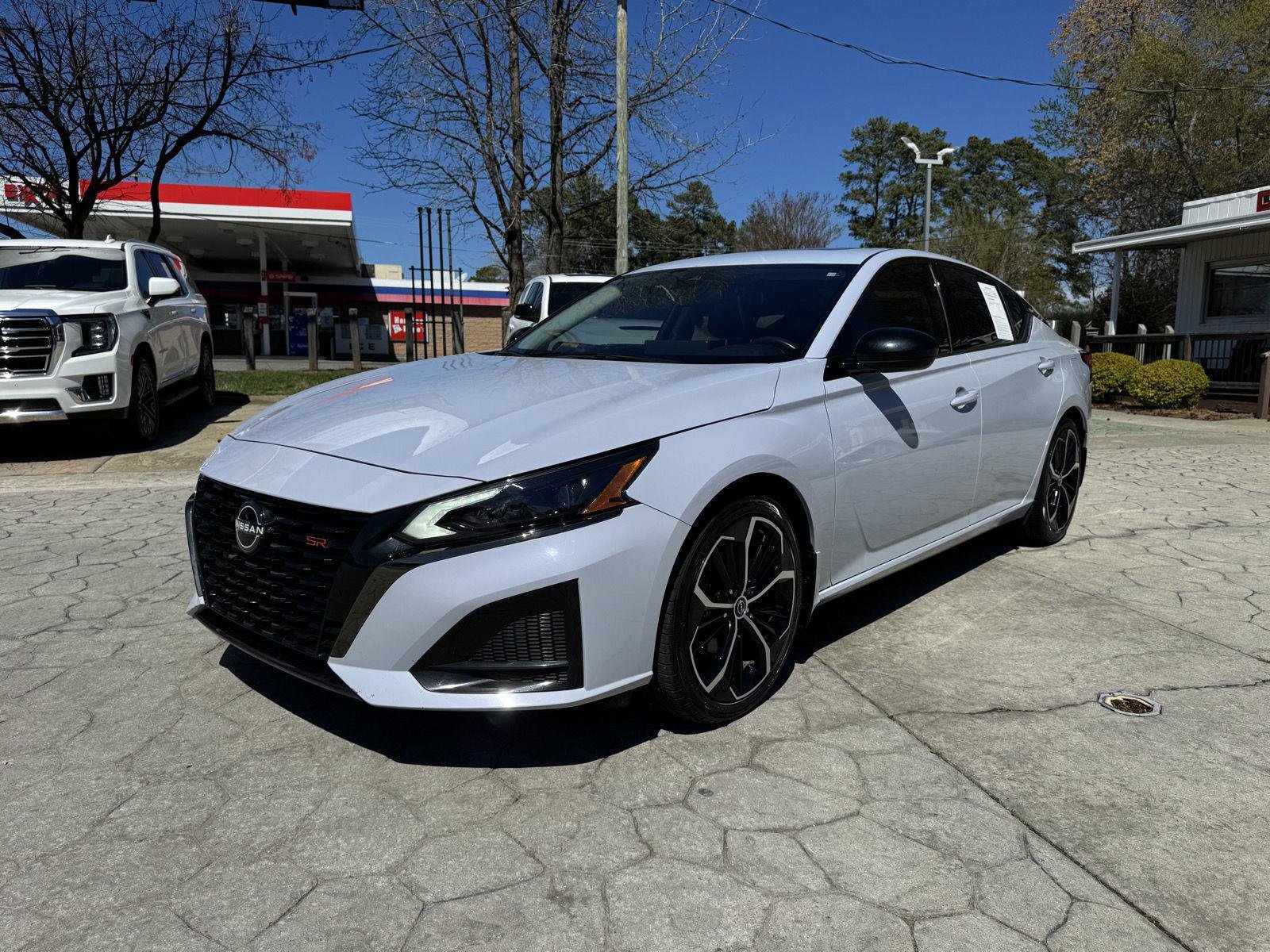 Used 2023 Nissan Altima 2.5 SR w/ SR Premium Package image 8