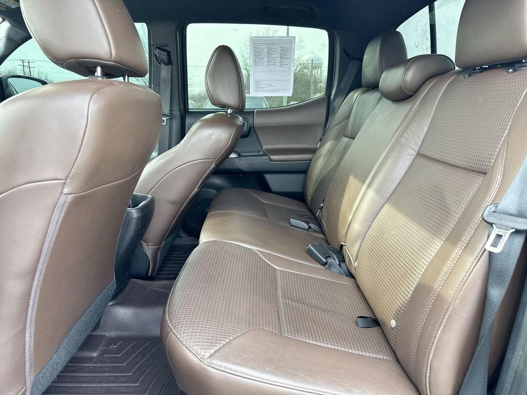 Used 2016 Toyota Tacoma Limited w/ Towing Package image 24