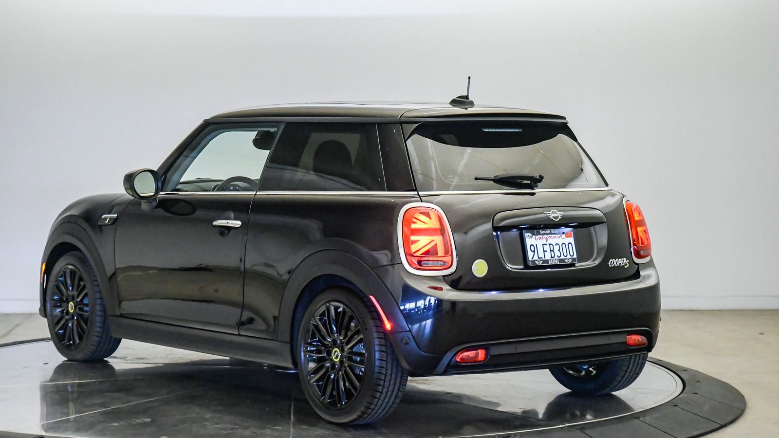 Certified 2024 MINI Cooper SE FWD image 2