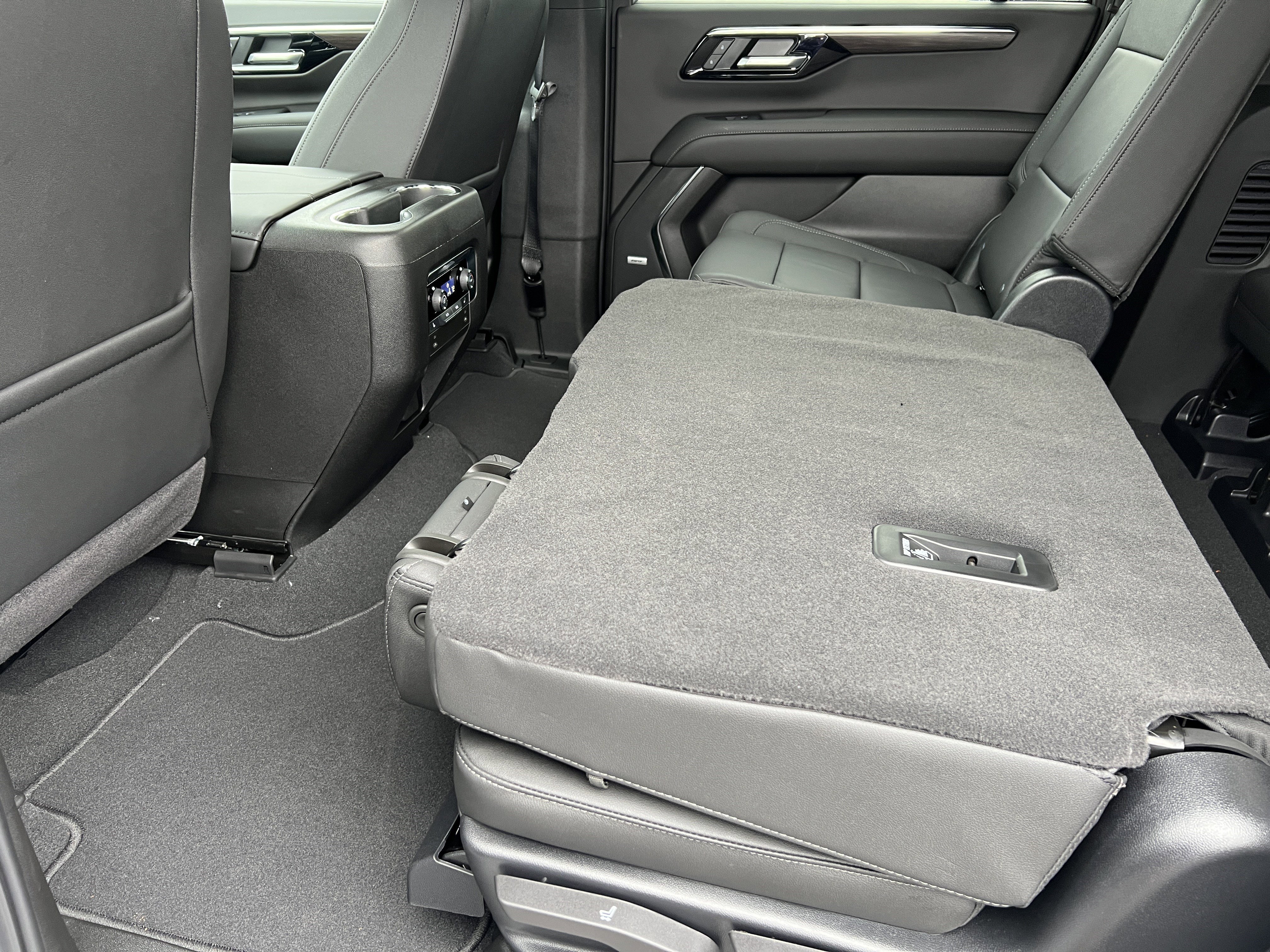 New 2026 Chevrolet Suburban LT w/ Comfort Package AWD/4WD image 16