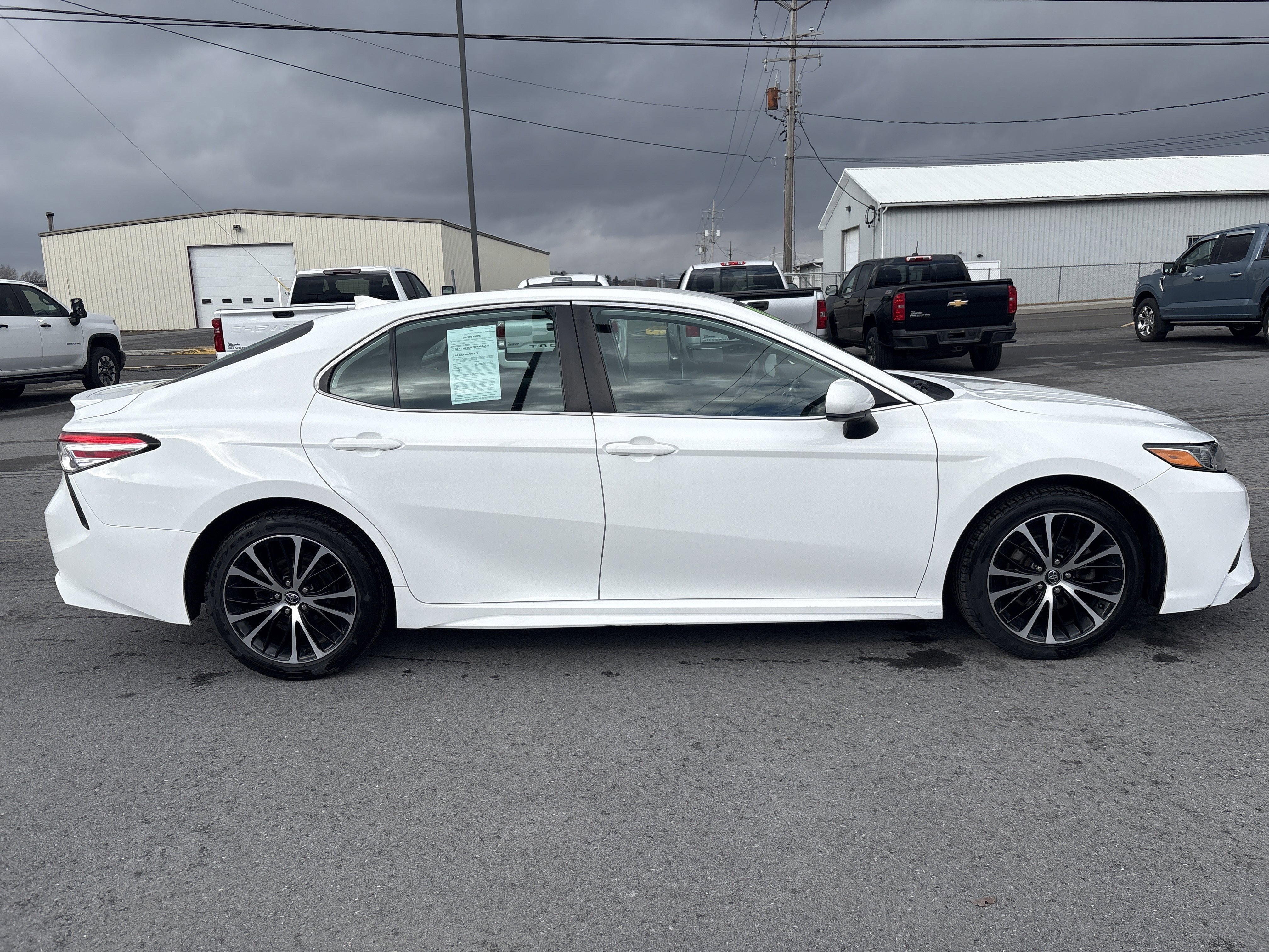 Used 2020 Toyota Camry SE image 4